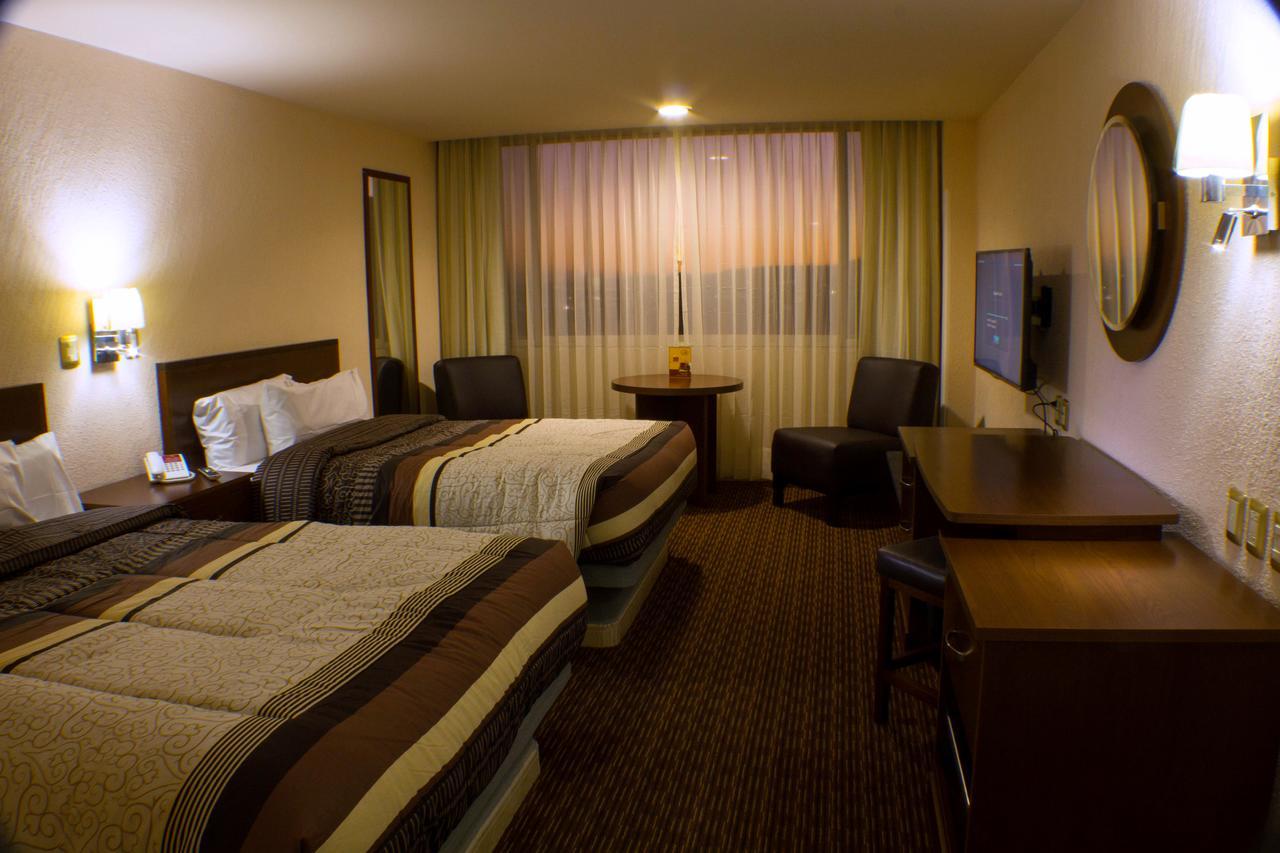 Hotel Real Plaza אגואסקליינטס מראה חיצוני תמונה