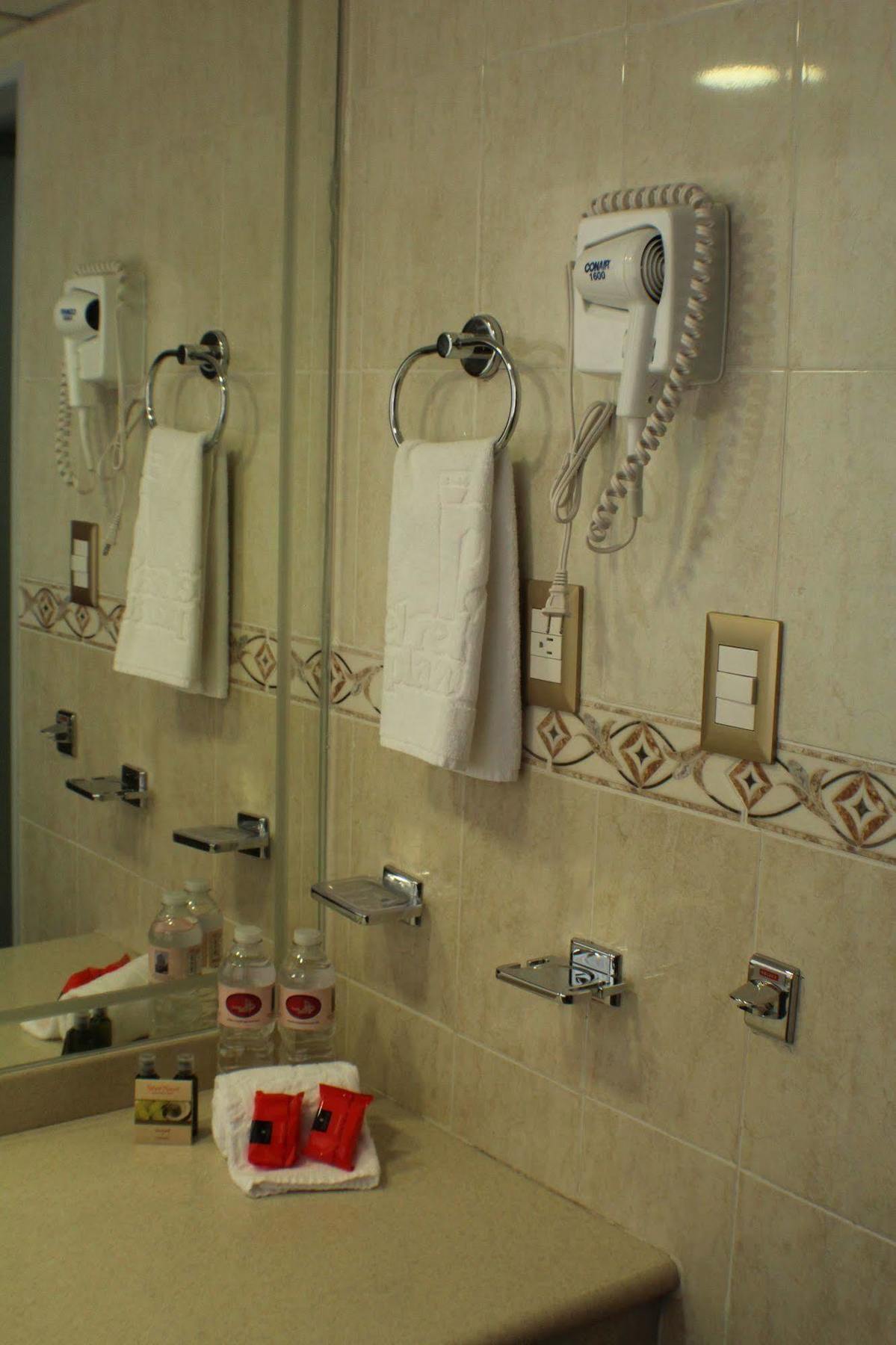 Hotel Real Plaza אגואסקליינטס מראה חיצוני תמונה