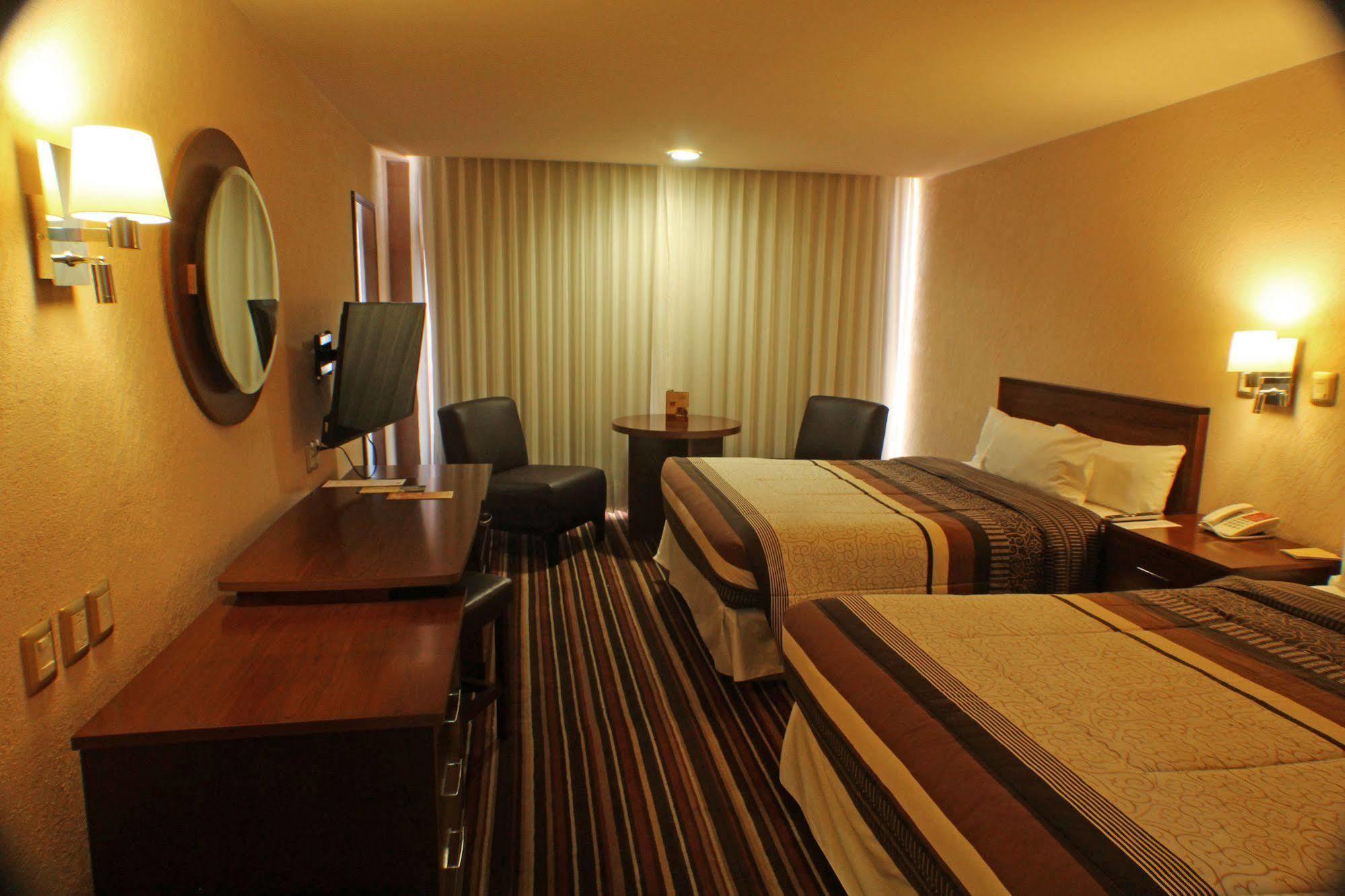 Hotel Real Plaza אגואסקליינטס מראה חיצוני תמונה