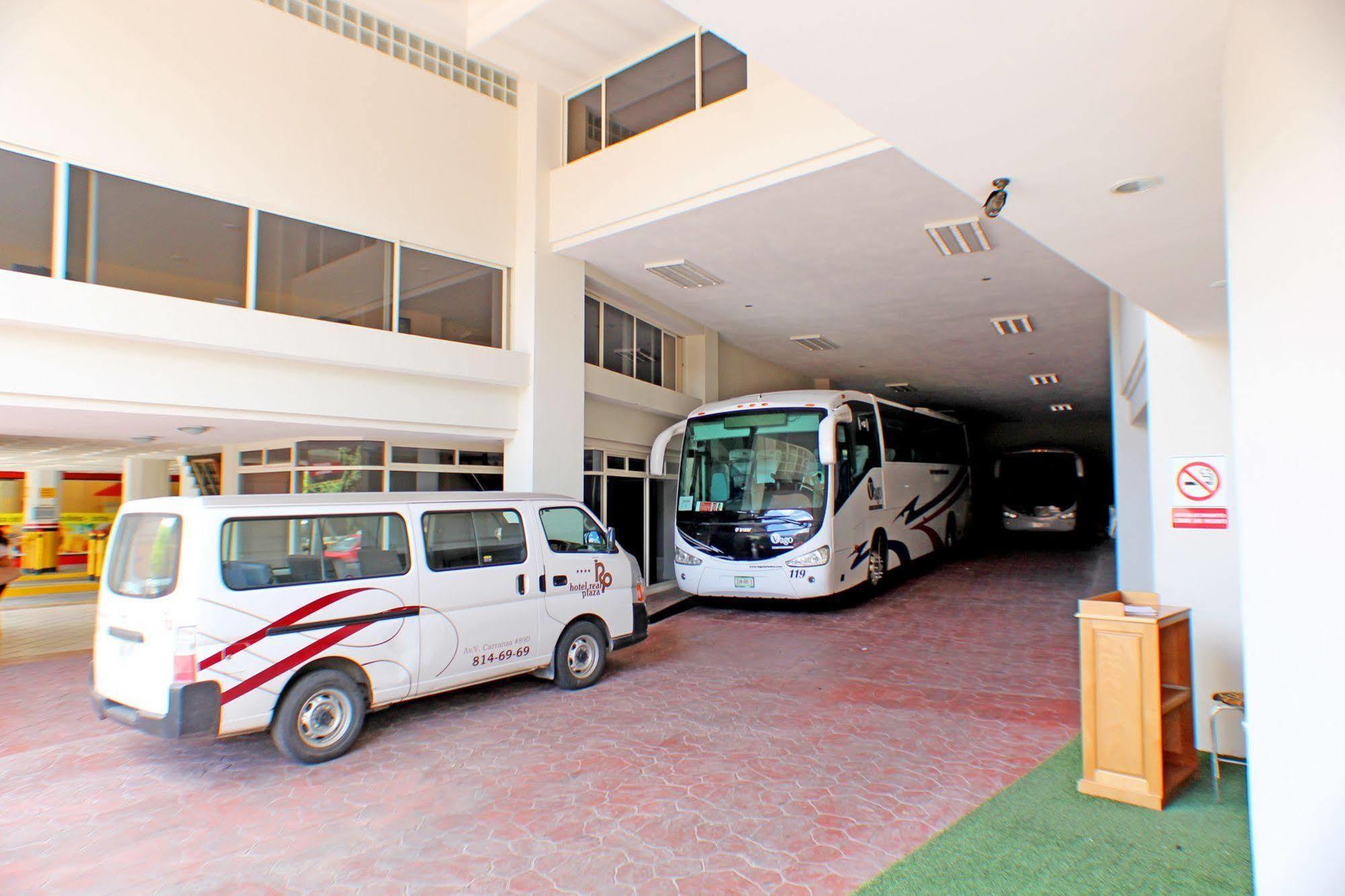 Hotel Real Plaza אגואסקליינטס מראה חיצוני תמונה