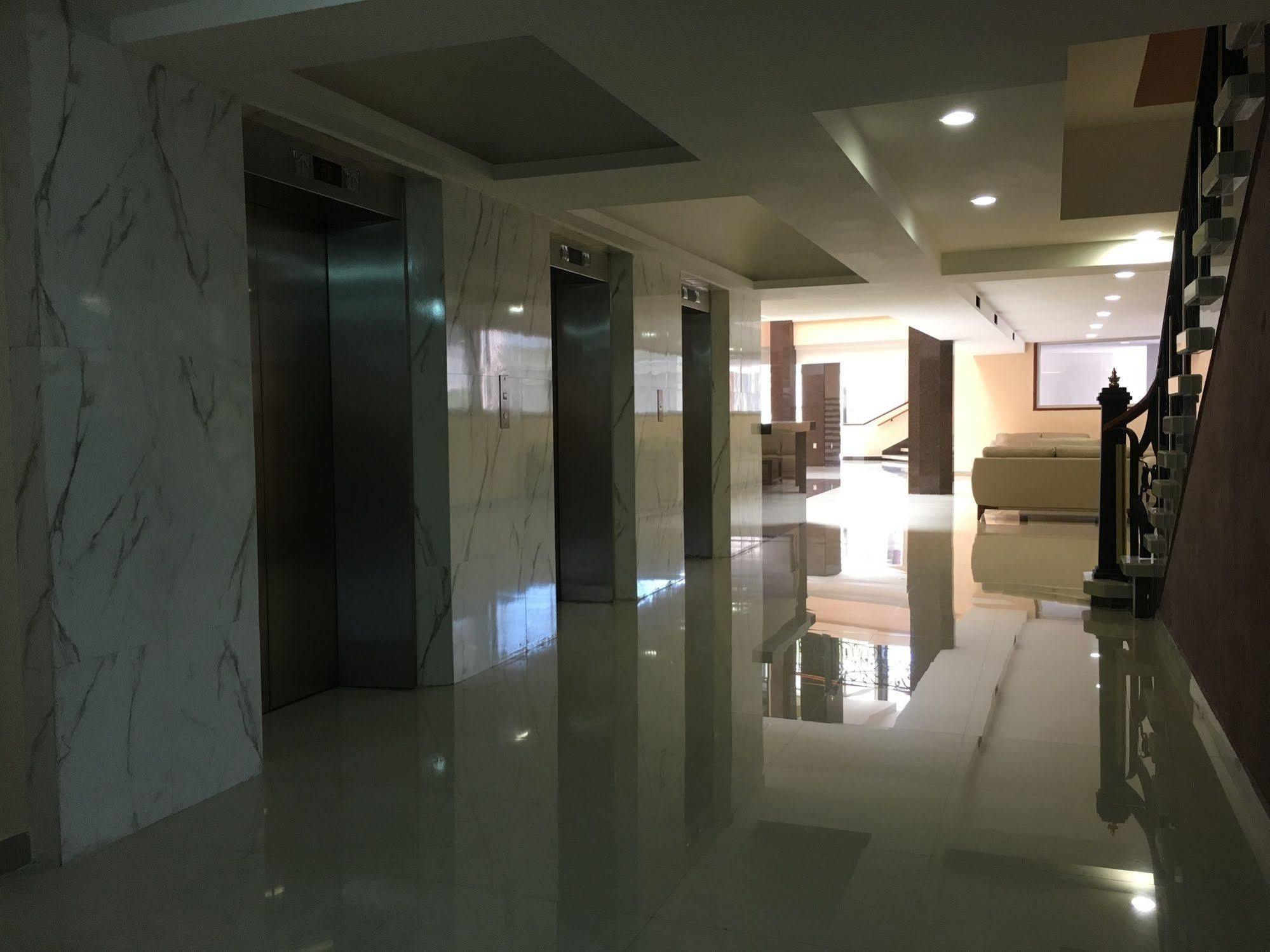 Hotel Real Plaza אגואסקליינטס מראה חיצוני תמונה