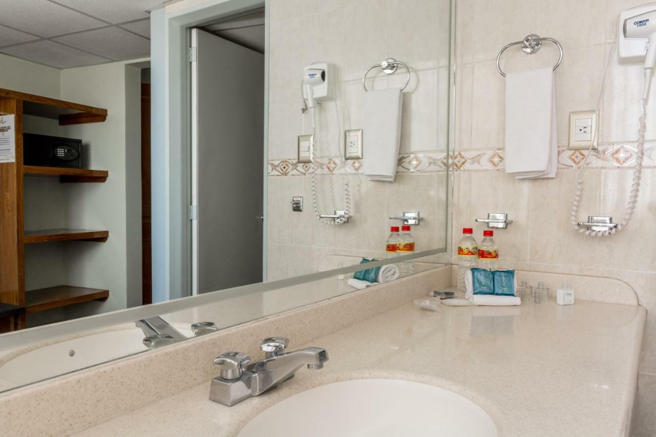 Hotel Real Plaza אגואסקליינטס מראה חיצוני תמונה